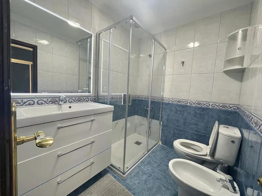 Affordable Holiday Accommodation For Large Families And Groups At Las Canteras Beach With 3 Bedrooms And Free Parking Лас-Пальмас-де-Гран-Канария Экстерьер фото