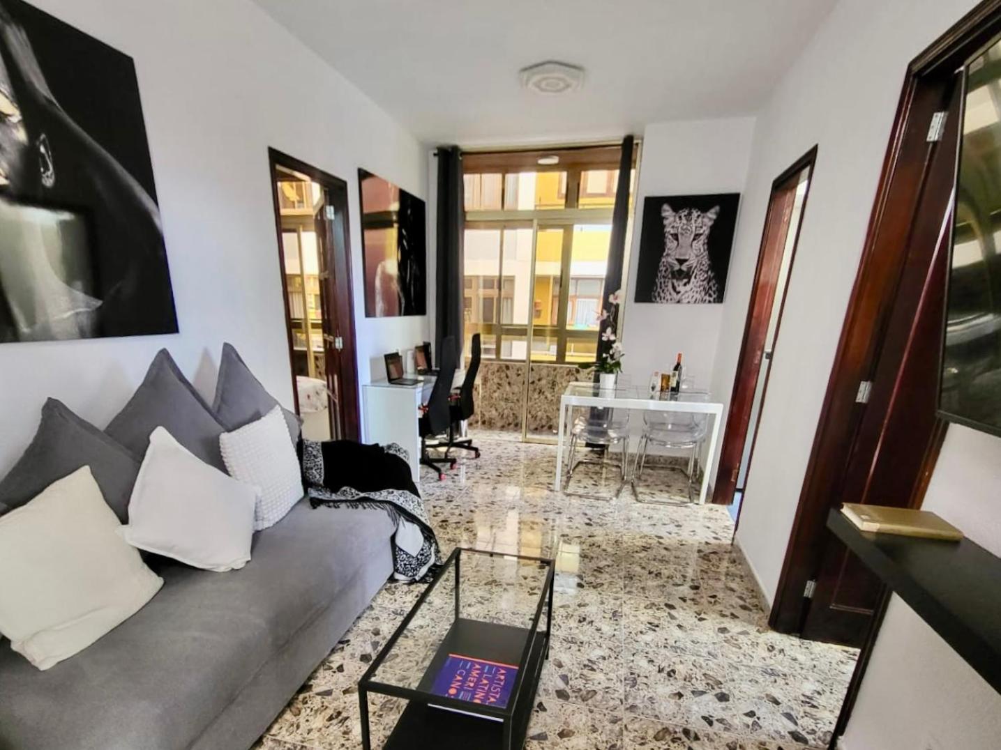 Affordable Holiday Accommodation For Large Families And Groups At Las Canteras Beach With 3 Bedrooms And Free Parking Лас-Пальмас-де-Гран-Канария Экстерьер фото
