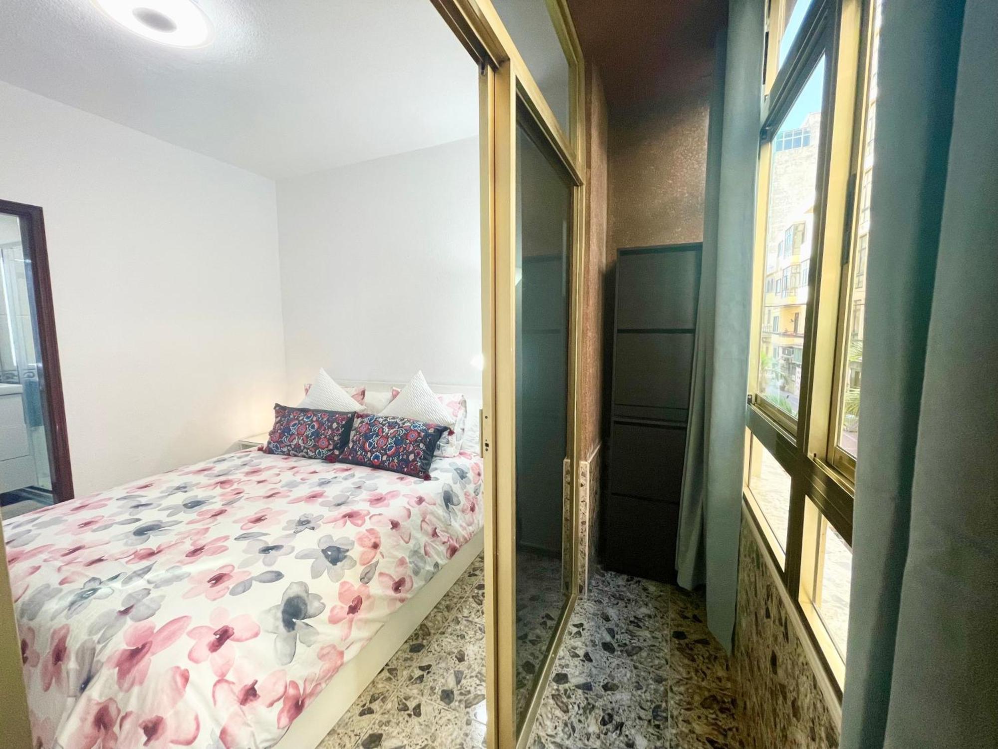Affordable Holiday Accommodation For Large Families And Groups At Las Canteras Beach With 3 Bedrooms And Free Parking Лас-Пальмас-де-Гран-Канария Экстерьер фото