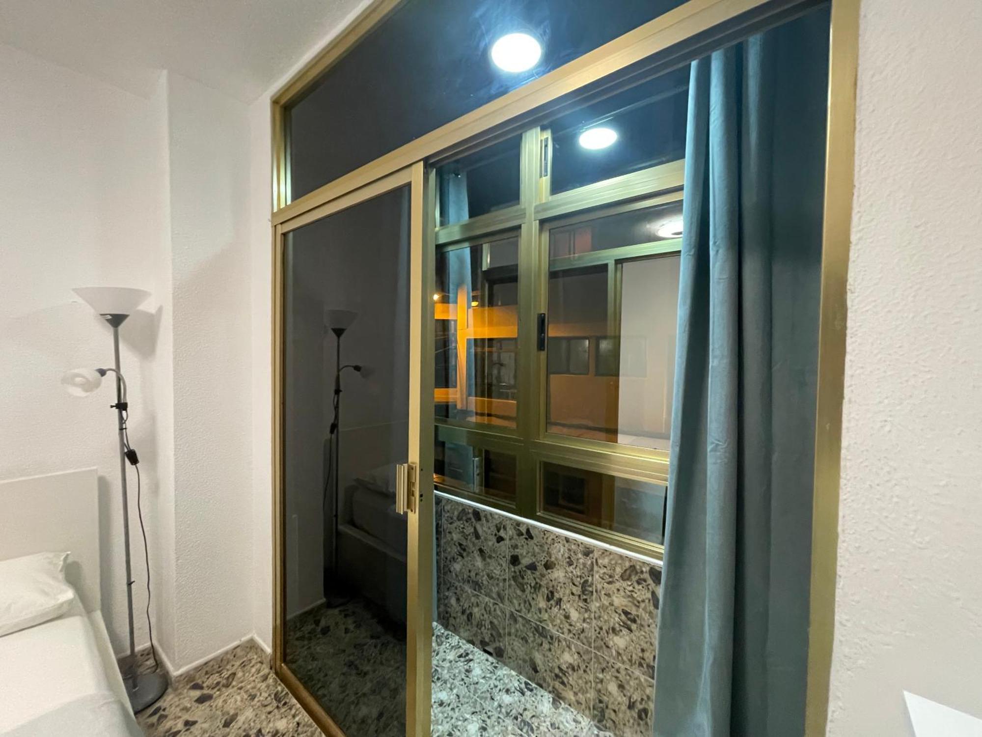 Affordable Holiday Accommodation For Large Families And Groups At Las Canteras Beach With 3 Bedrooms And Free Parking Лас-Пальмас-де-Гран-Канария Экстерьер фото