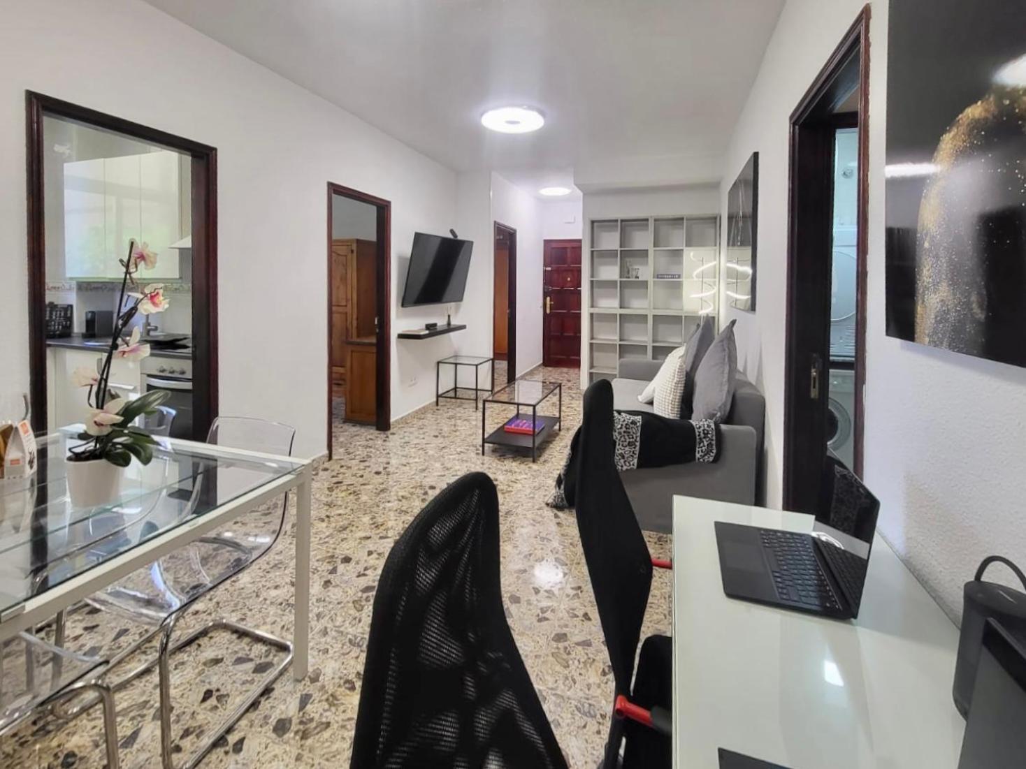 Affordable Holiday Accommodation For Large Families And Groups At Las Canteras Beach With 3 Bedrooms And Free Parking Лас-Пальмас-де-Гран-Канария Экстерьер фото
